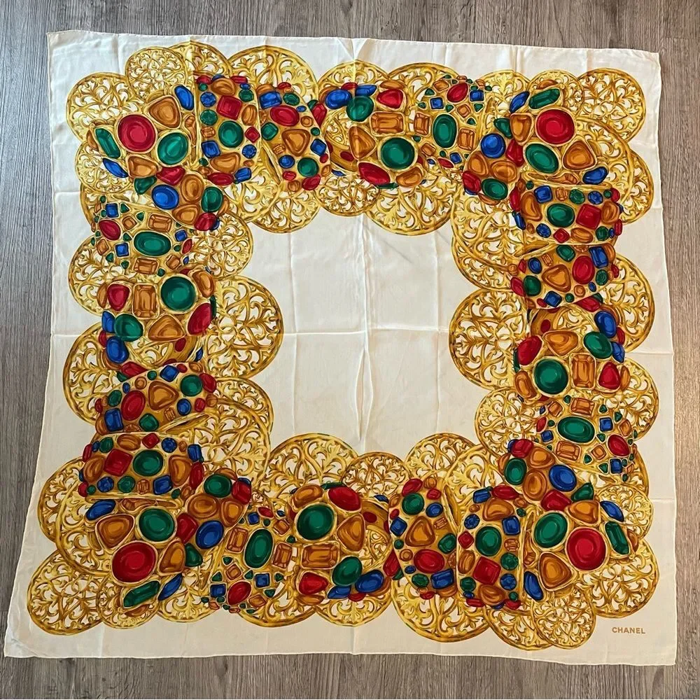 CHANEL Vintage 2000s Cabochon Jewelry Wreath Brooch Jewelry Printed Silk Scarf